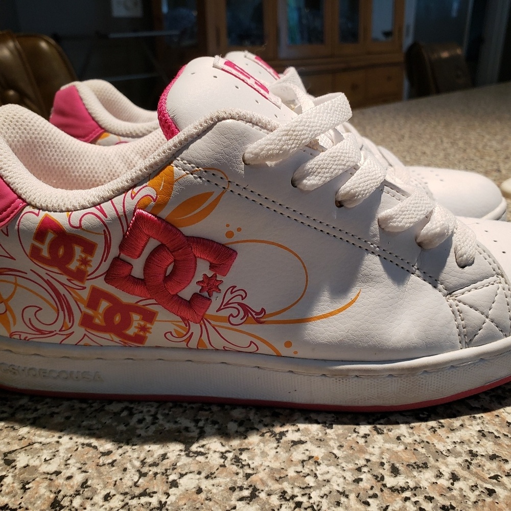 DC sneakers womens sz 8